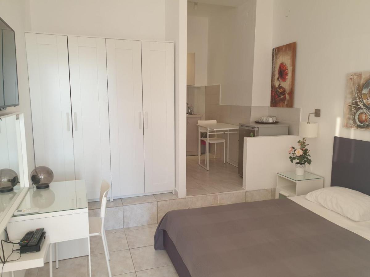 Sunset_Apartments Only 15 Meters From The Sea ネオス・マルマラス エクステリア 写真