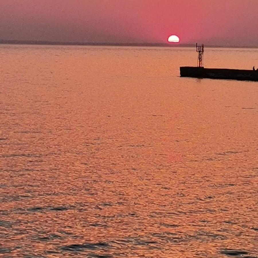 Sunset_Apartments Only 15 Meters From The Sea ネオス・マルマラス エクステリア 写真
